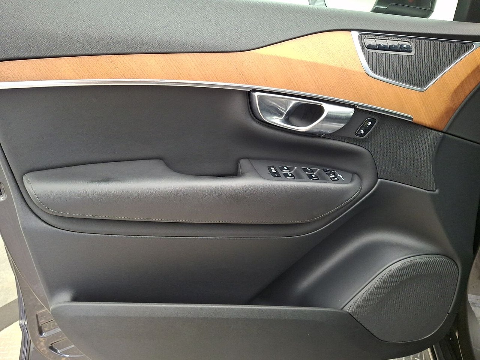 Used 2023 Volvo XC90 Sedan