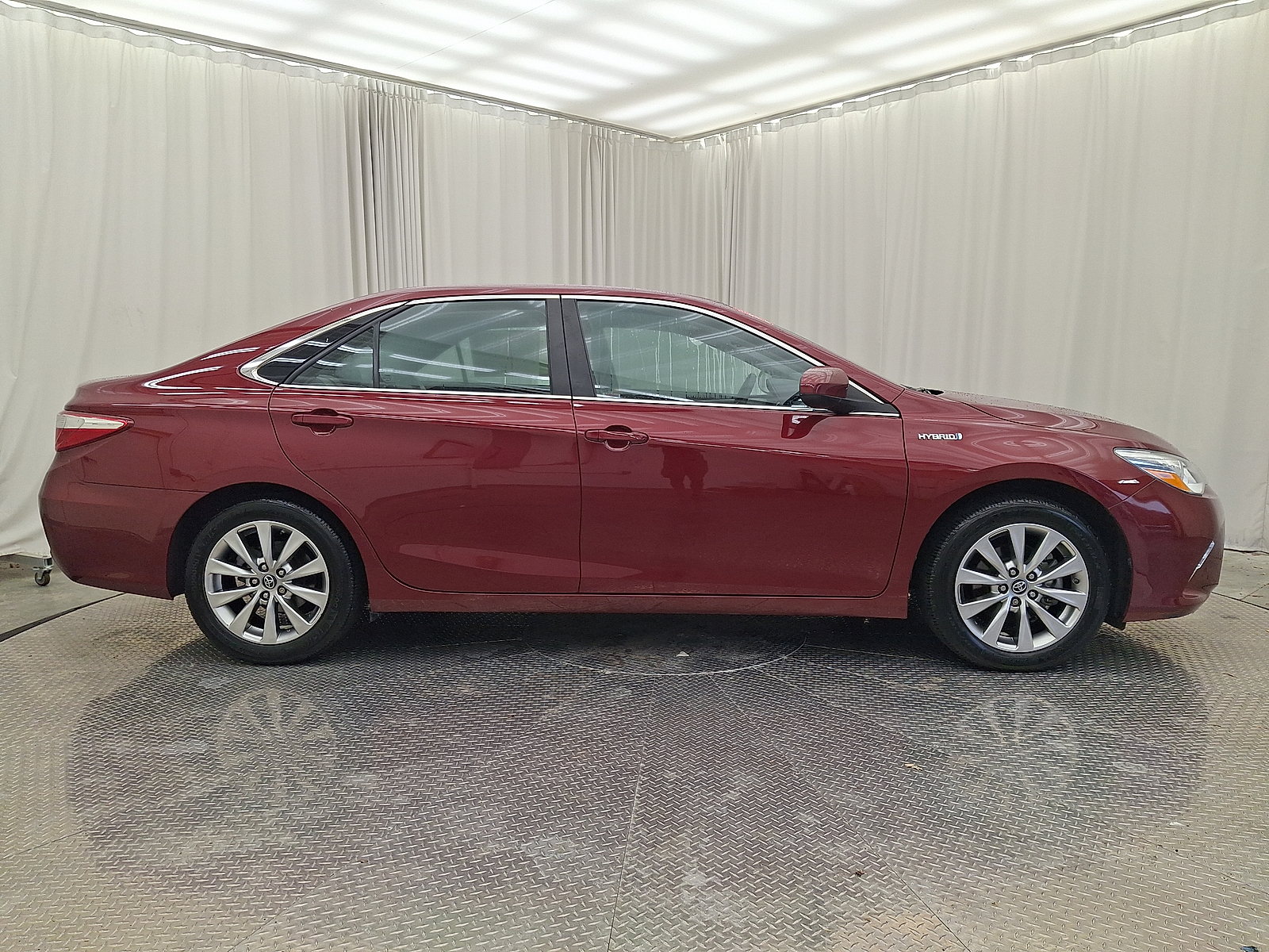 Used 2017 Toyota Camry Hybrid Sedan