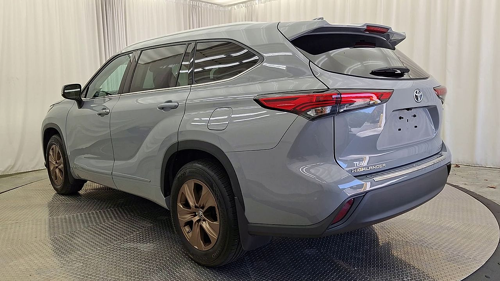 Used 2022 Toyota Highlander Sedan