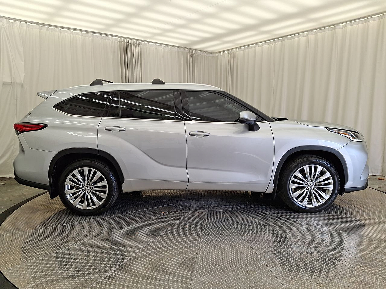 Used 2023 Toyota Highlander SUV