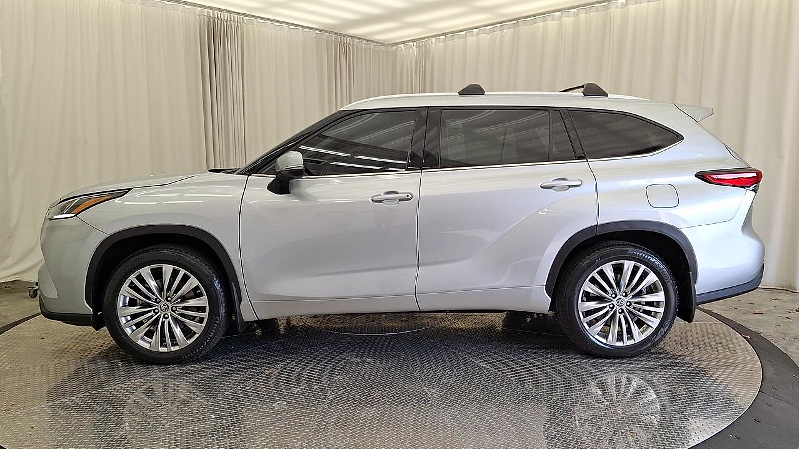 Used 2023 Toyota Highlander SUV