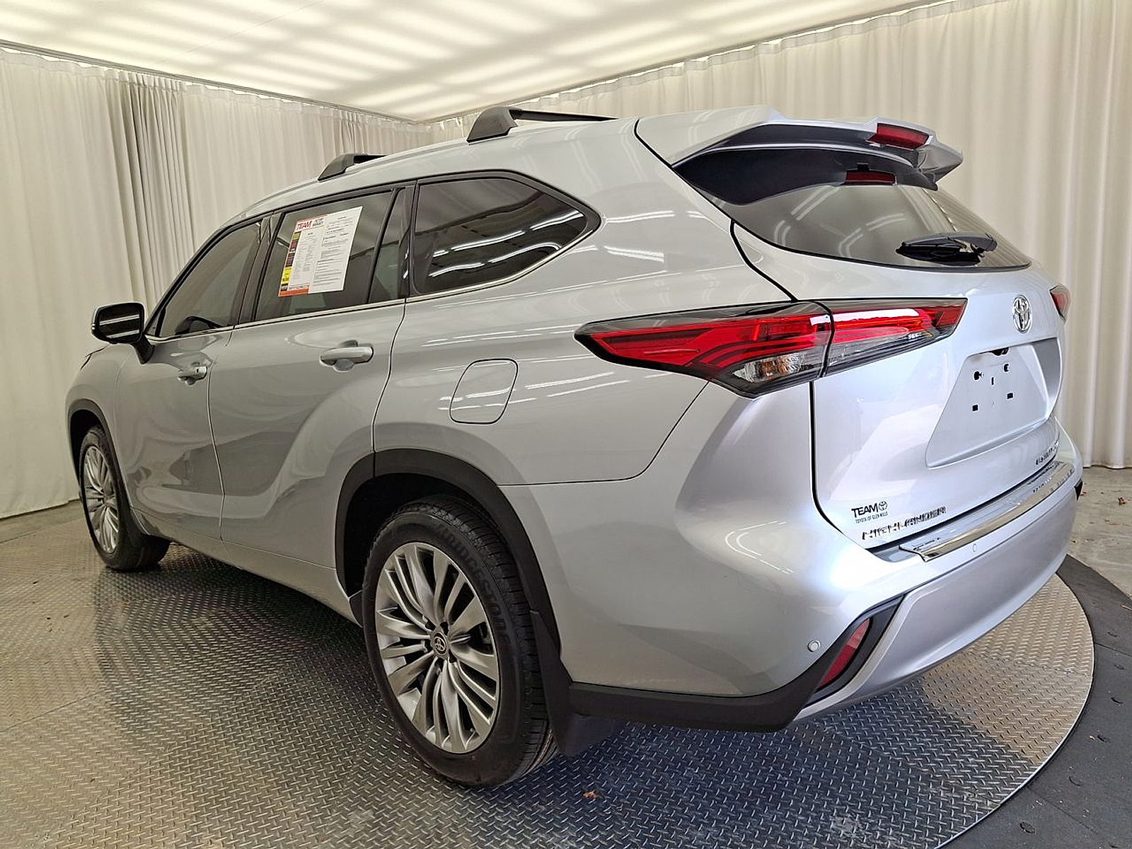 Used 2023 Toyota Highlander SUV