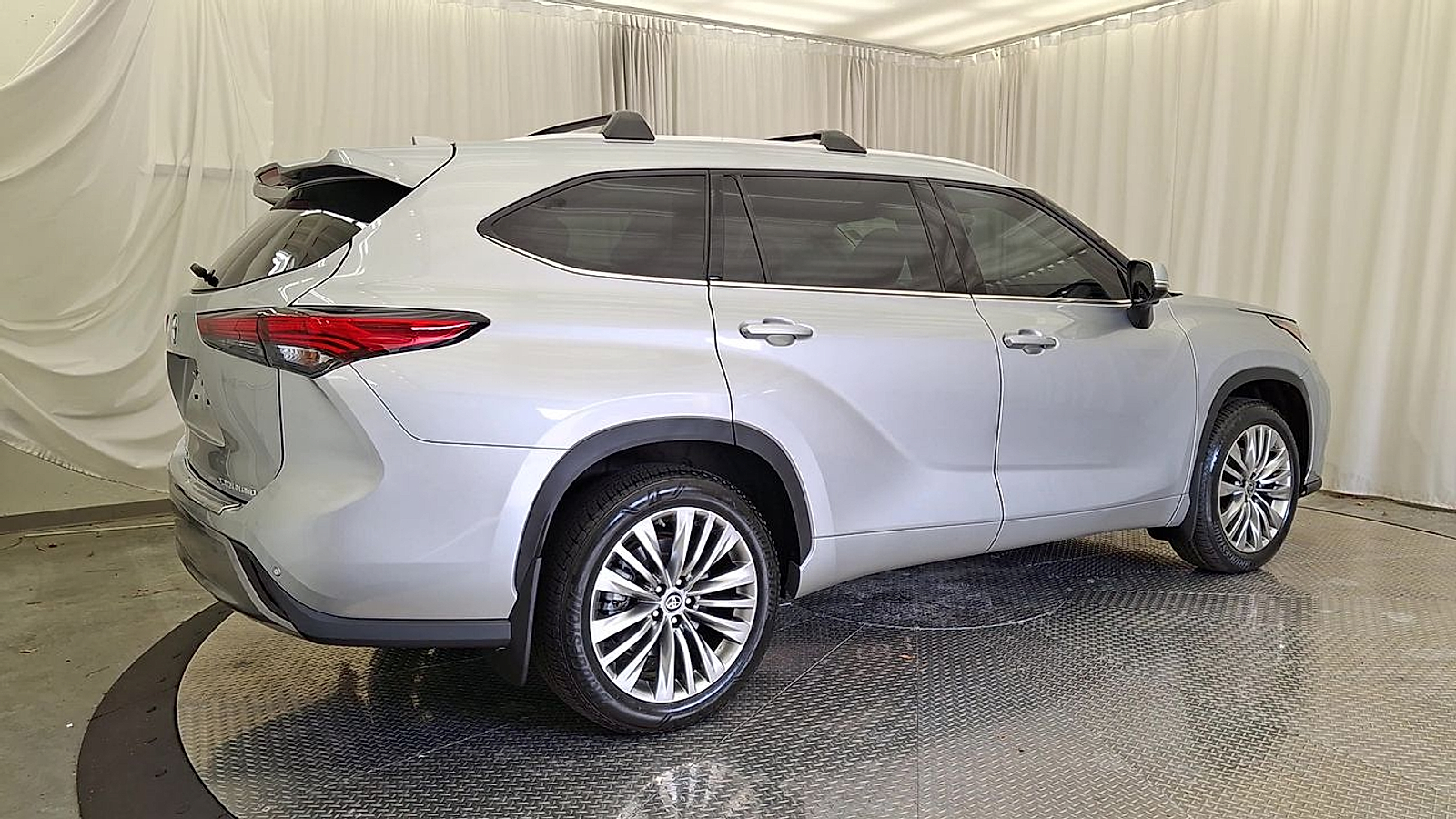 Used 2023 Toyota Highlander SUV