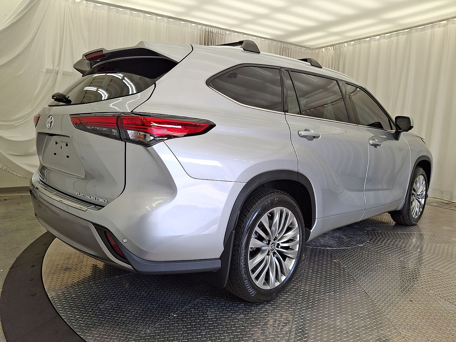 Used 2023 Toyota Highlander SUV