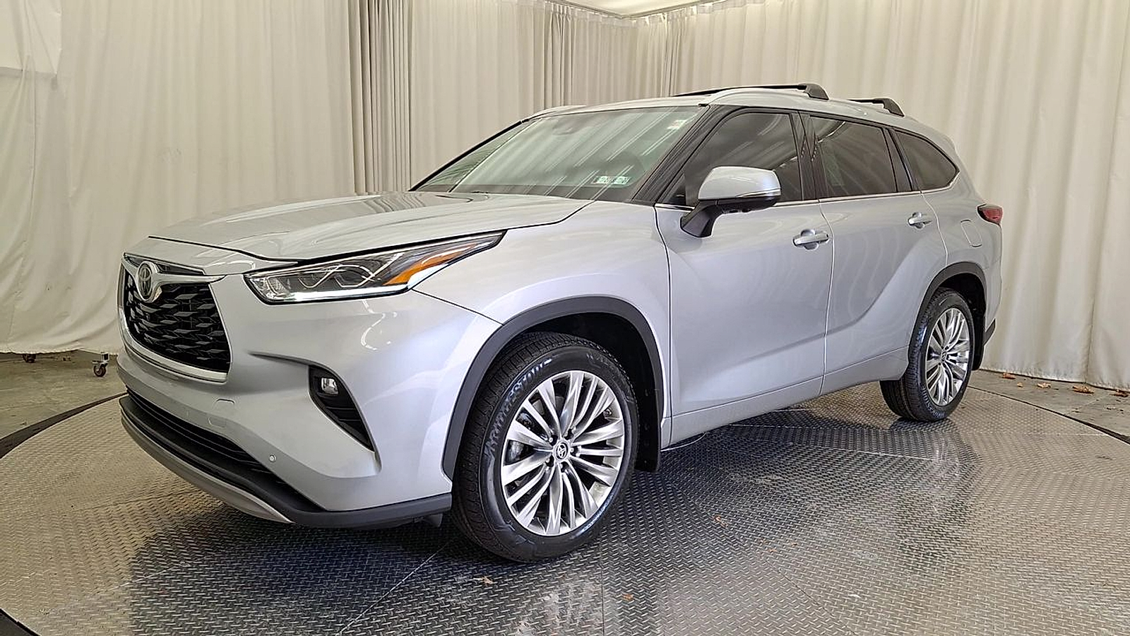 Used 2023 Toyota Highlander SUV