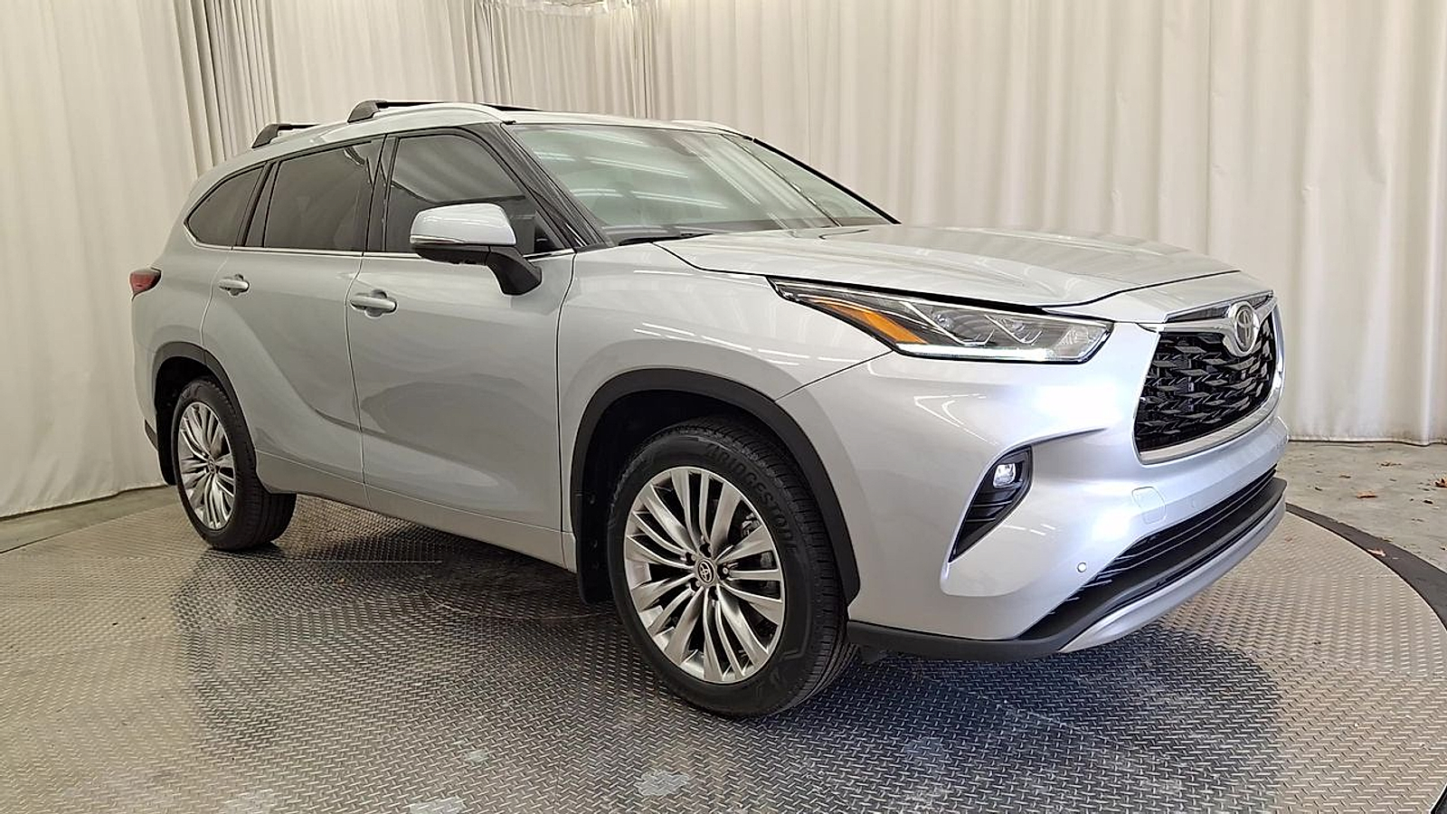 Used 2023 Toyota Highlander SUV