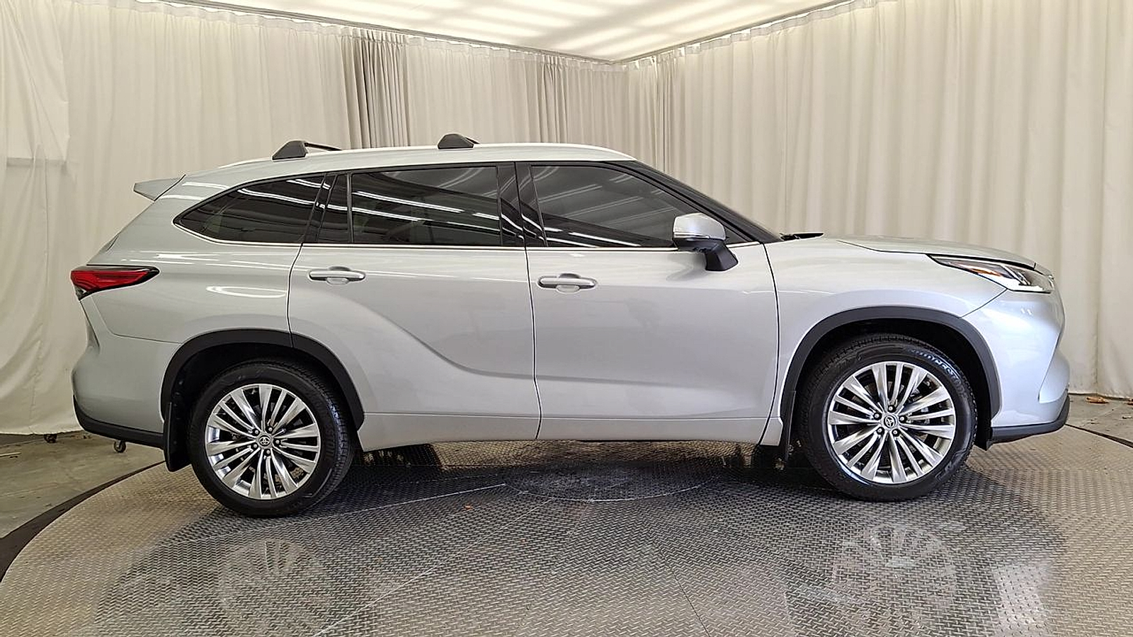 Used 2023 Toyota Highlander SUV
