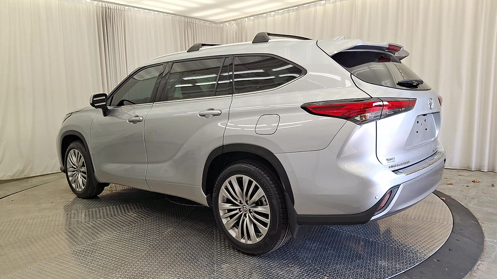 Used 2023 Toyota Highlander SUV
