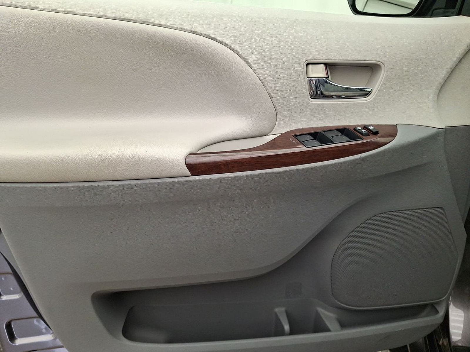 Used 2014 Toyota Sienna Van