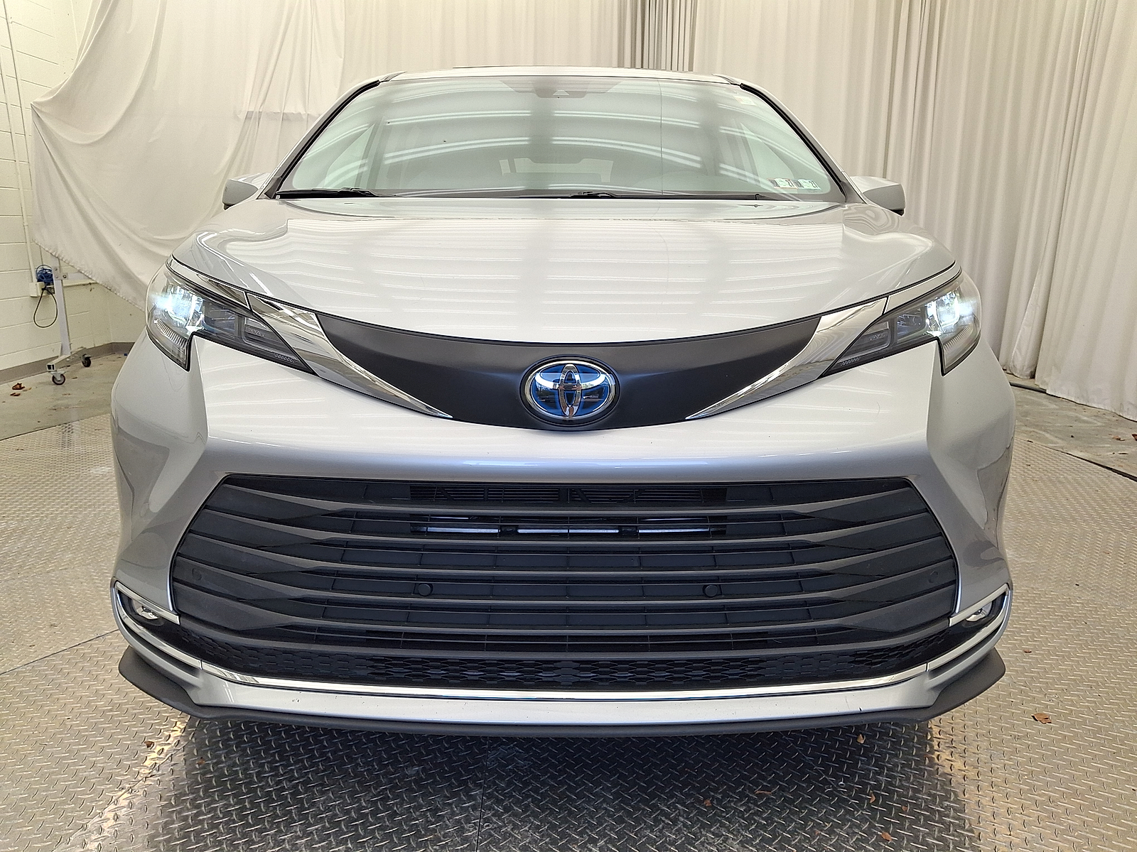 Used 2024 Toyota Sienna Van
