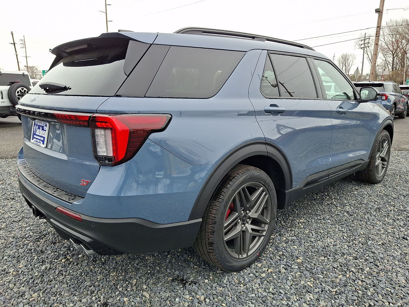 View vehicle photo 4