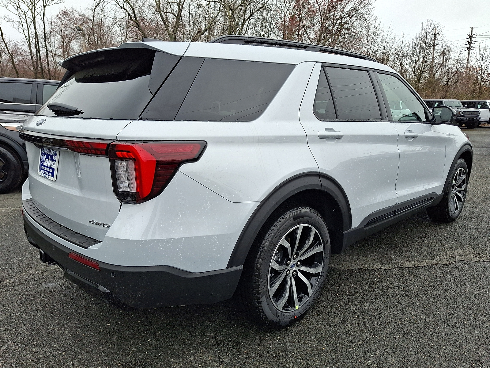 View vehicle photo 4