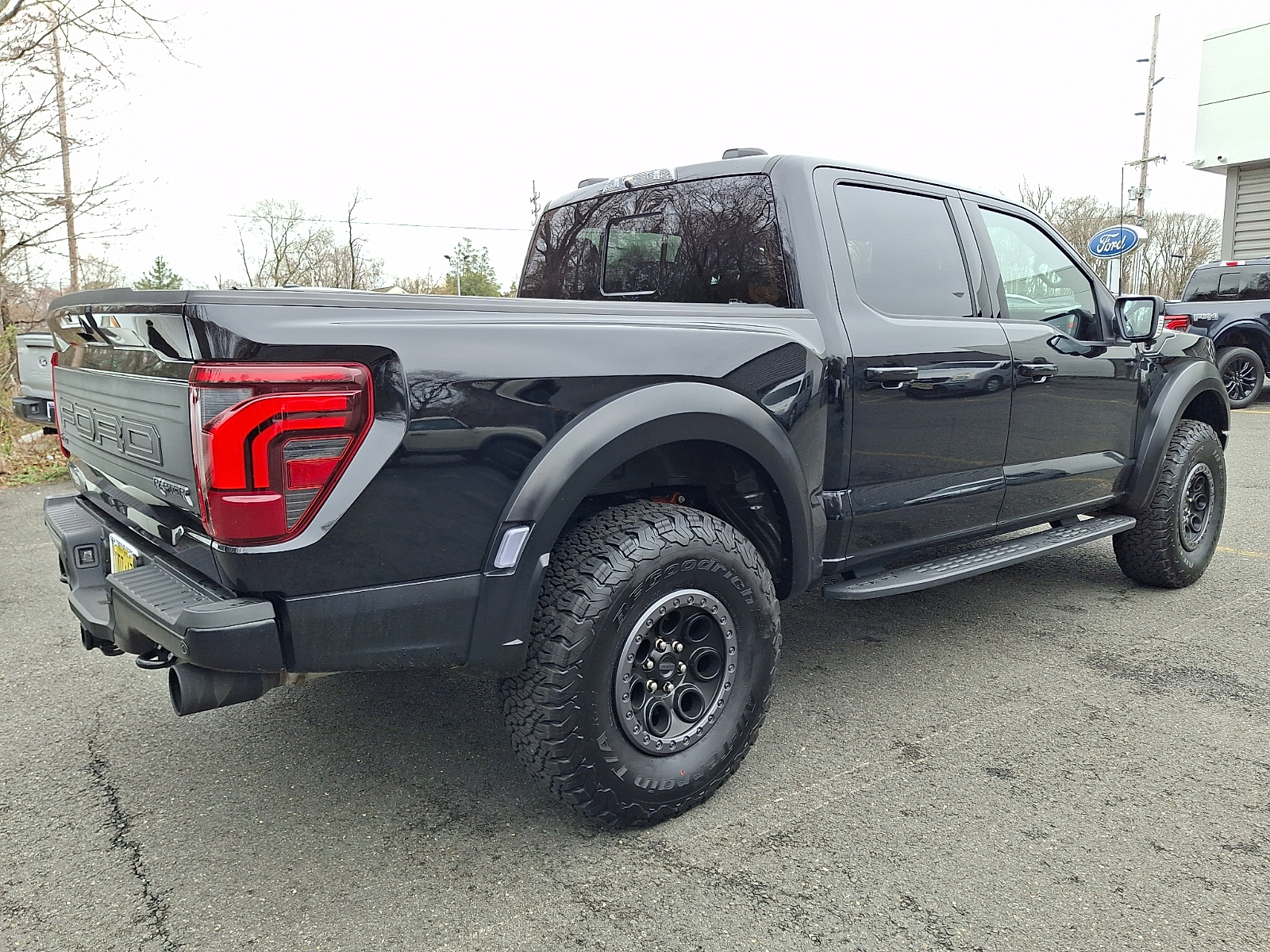 View vehicle photo 5