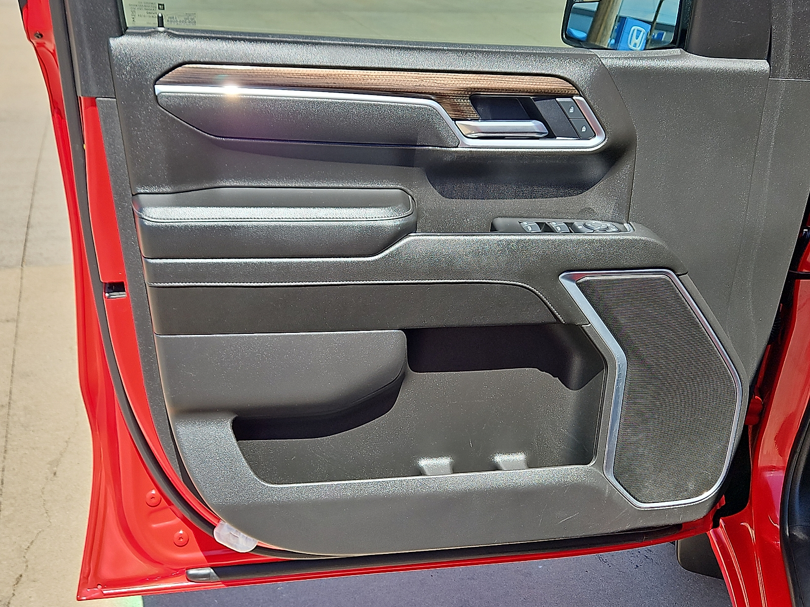 2025 Chevrolet Silverado 1500 2WD Crew Cab Short Bed LT - 11