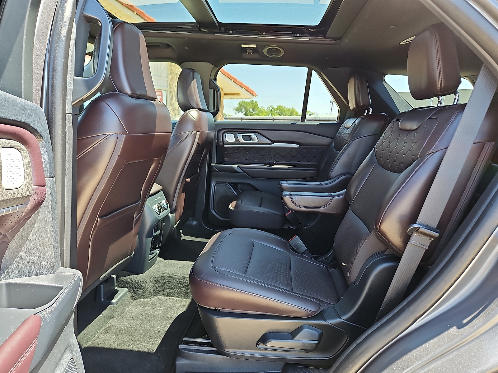 2025 Ford Explorer Platinum - 9