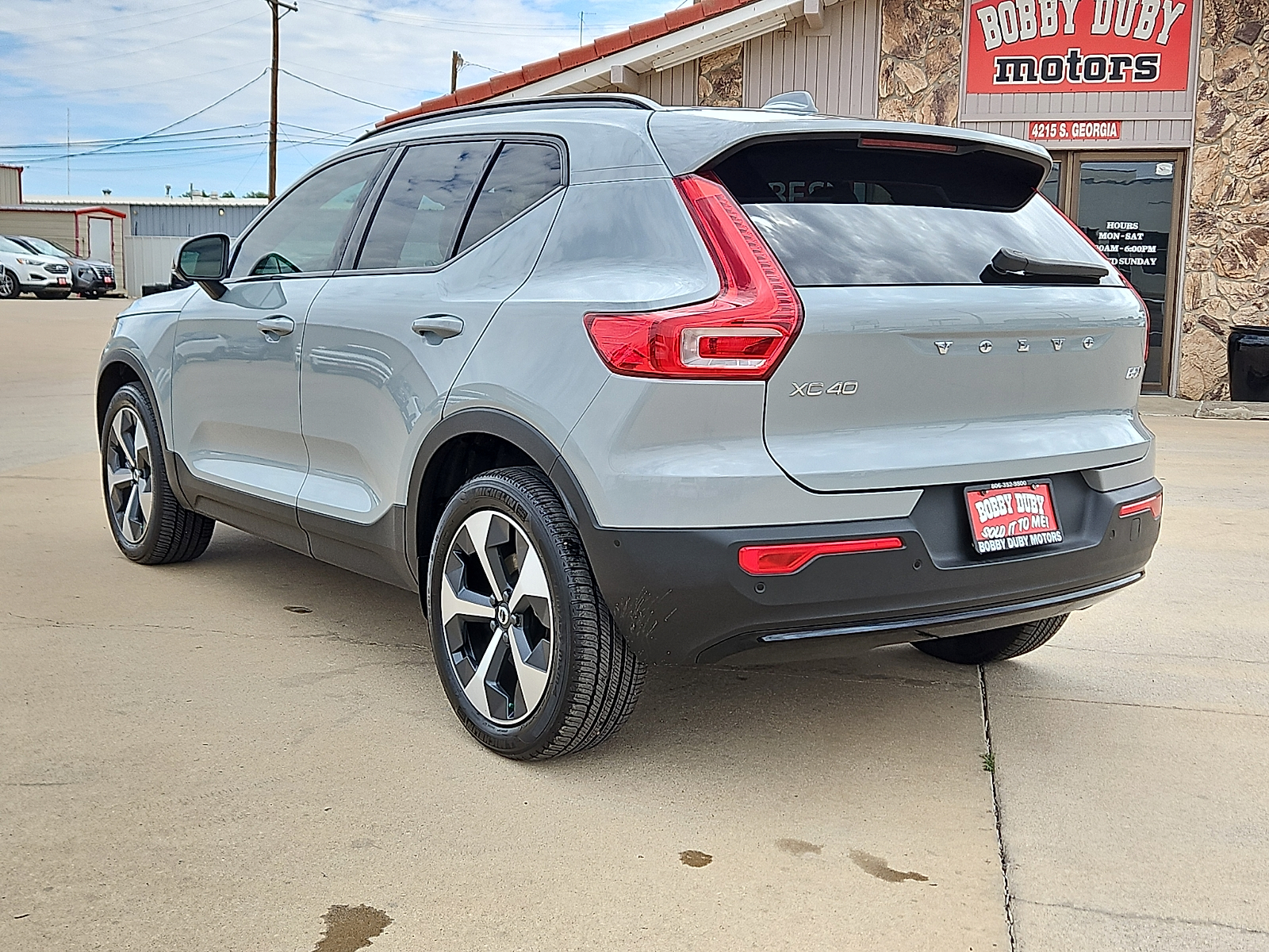 2026 Volvo XC40 Plus, B5 AWD Gas (mild hybrid), Dark - 1