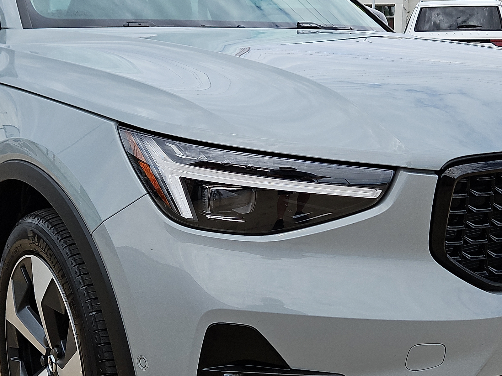 2026 Volvo XC40 Plus, B5 AWD Gas (mild hybrid), Dark - 5