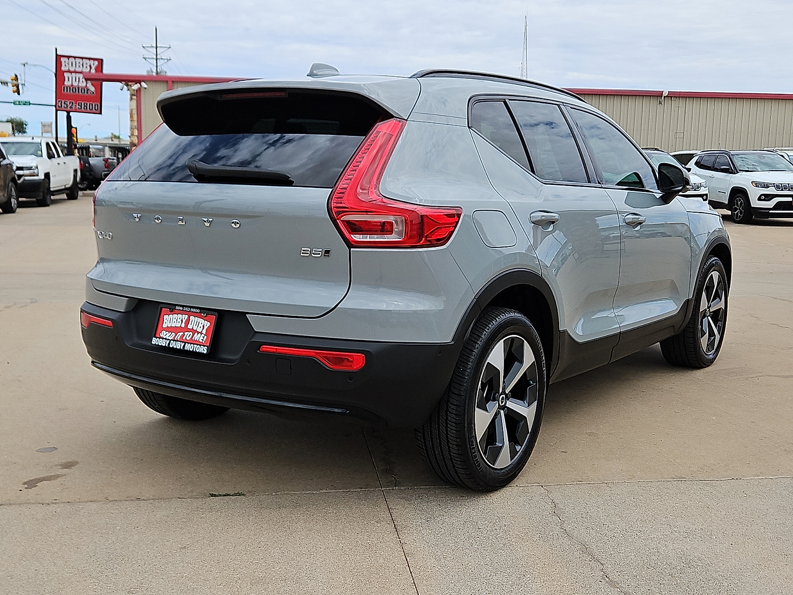 2026 Volvo XC40 Plus, B5 AWD Gas (mild hybrid), Dark - 2