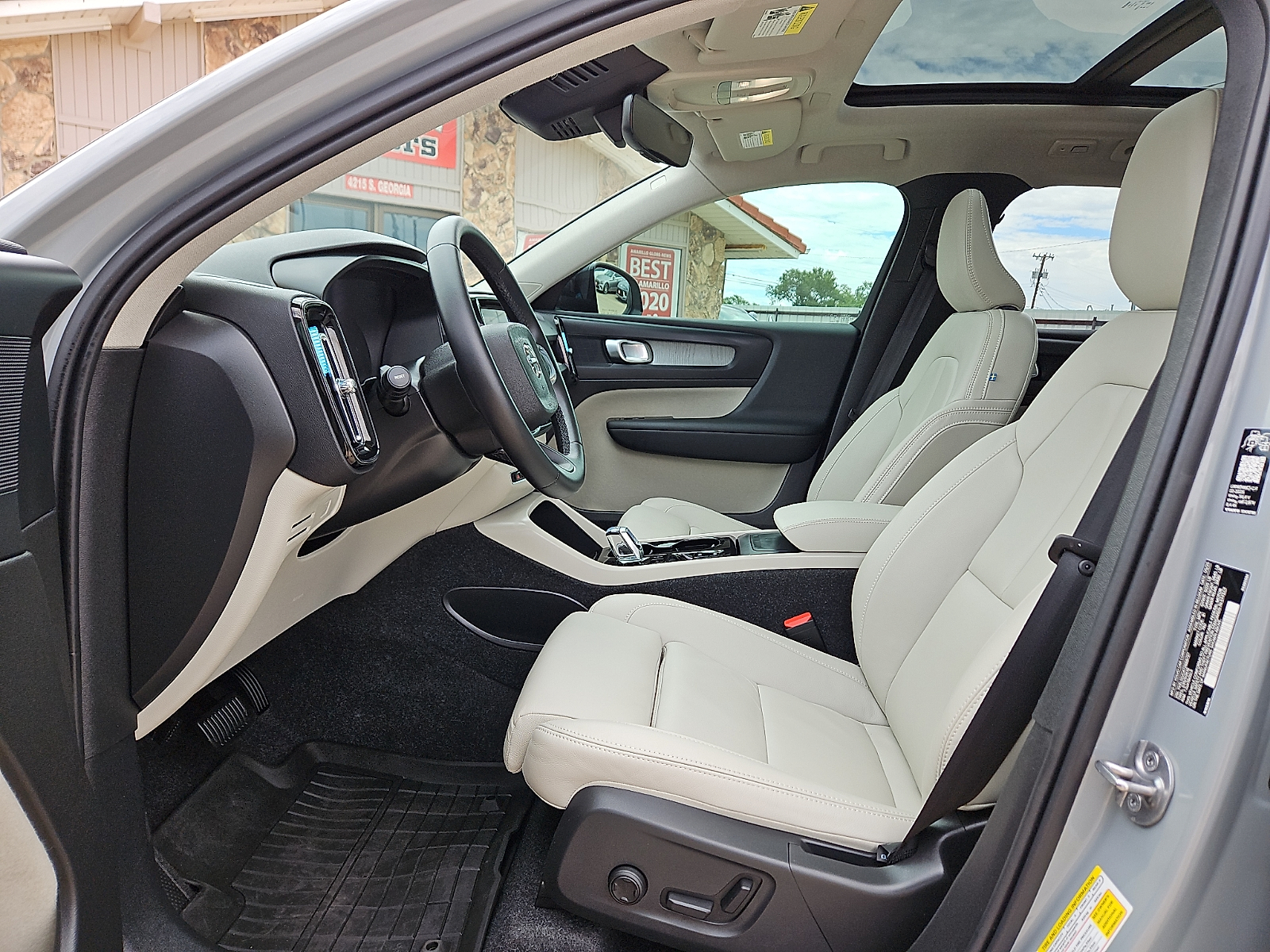 2026 Volvo XC40 Plus, B5 AWD Gas (mild hybrid), Dark - 11