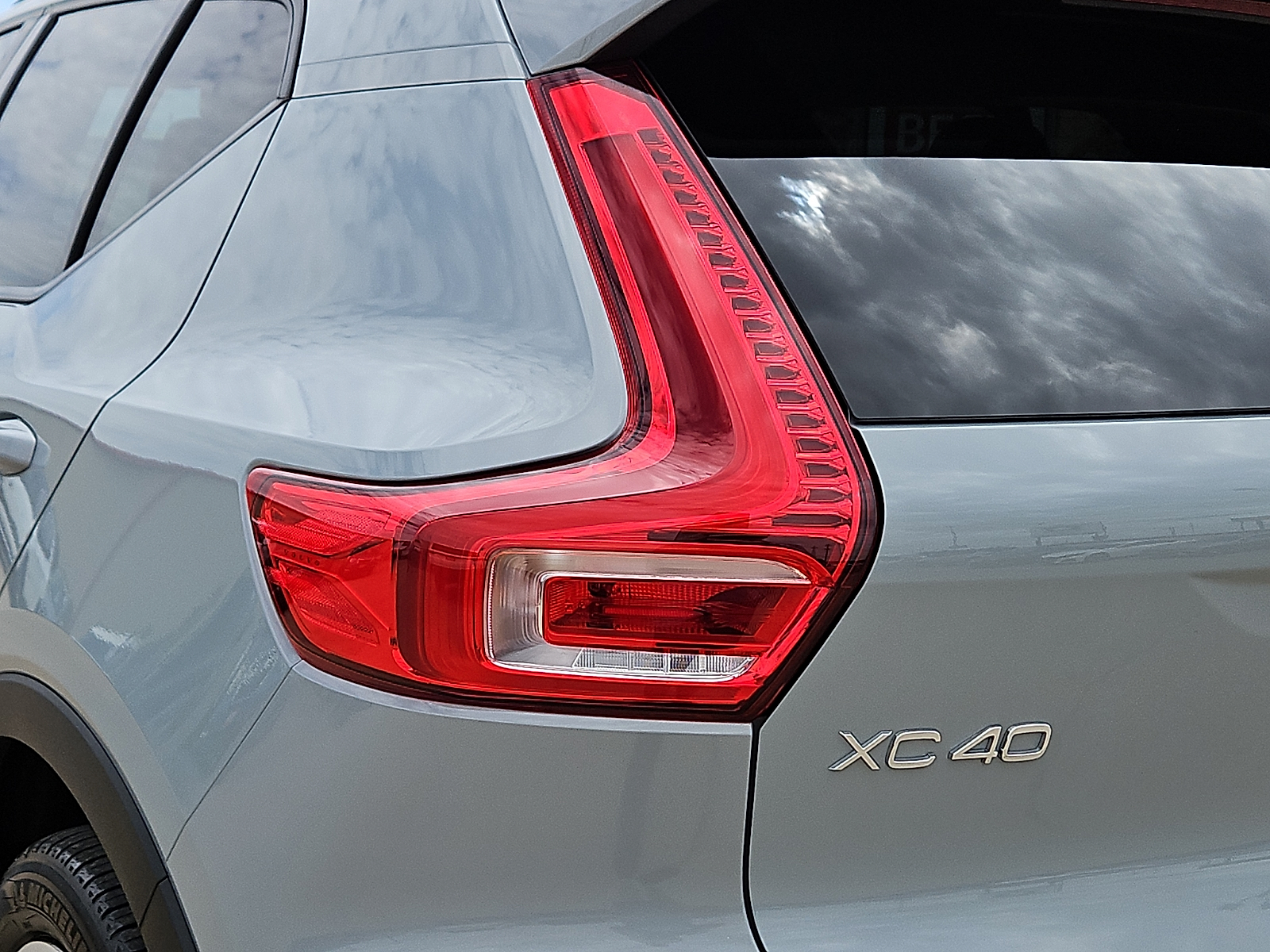 2026 Volvo XC40 Plus, B5 AWD Gas (mild hybrid), Dark - 6