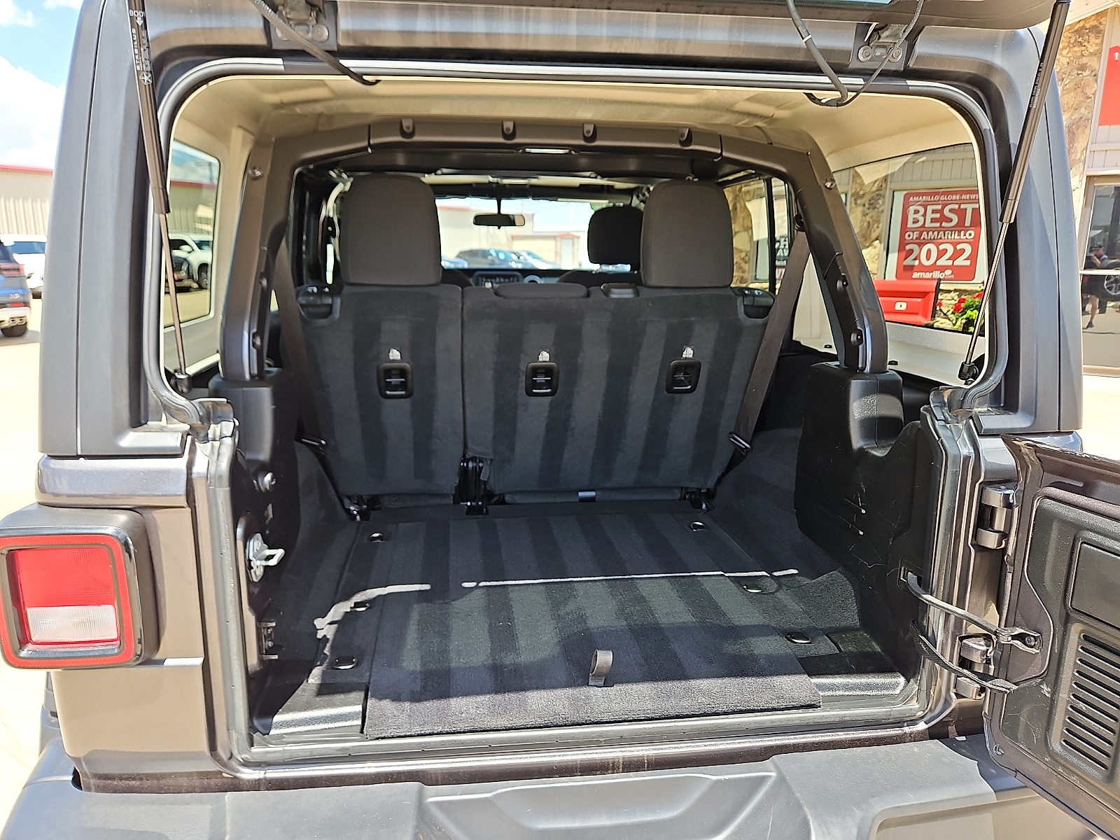2021 Jeep Wrangler Unlimited Sahara 4x4 - 6
