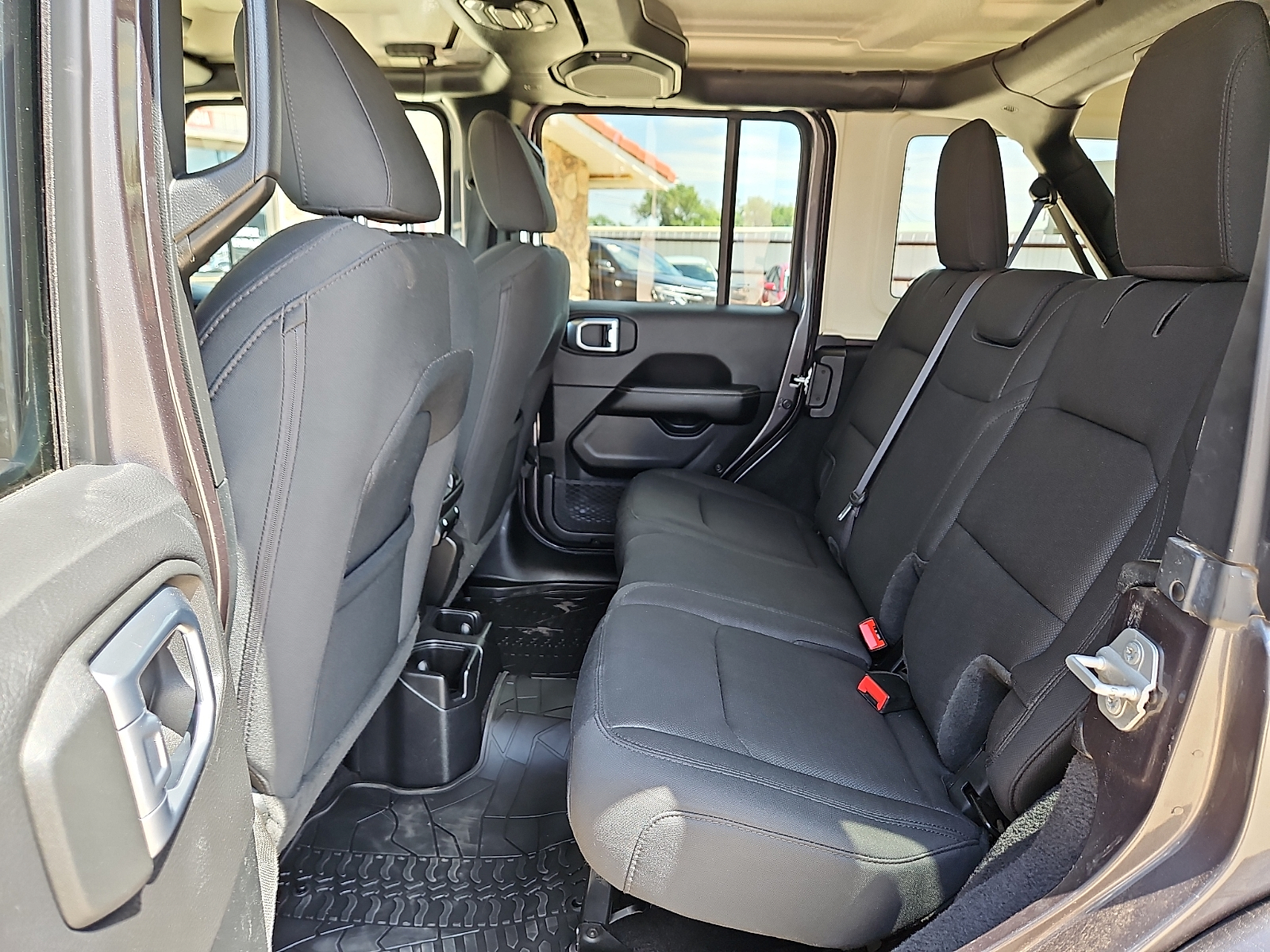 2021 Jeep Wrangler Unlimited Sahara 4x4 - 8