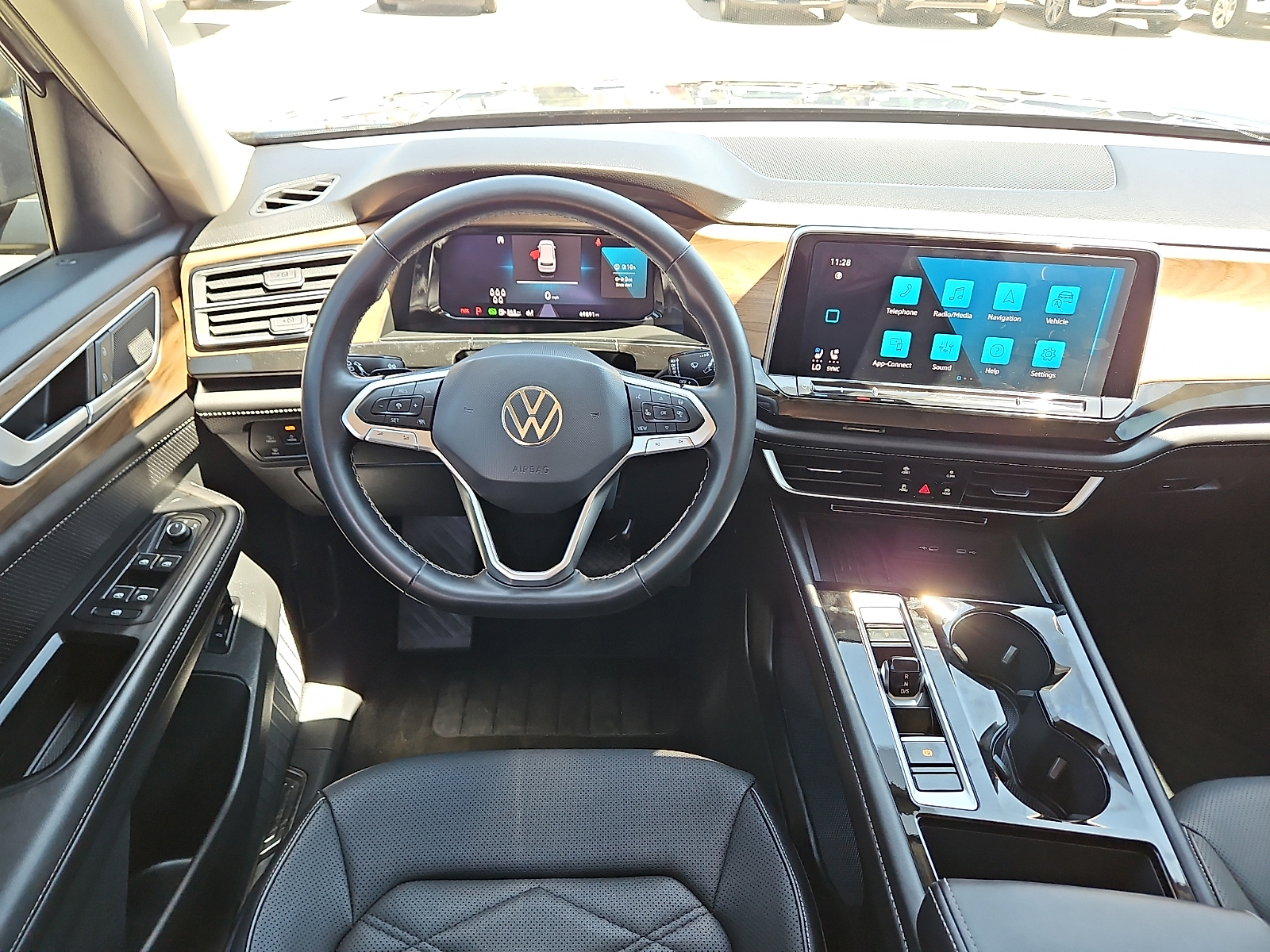 2025 Volkswagen Atlas 2.0T SE w/Technology - 8