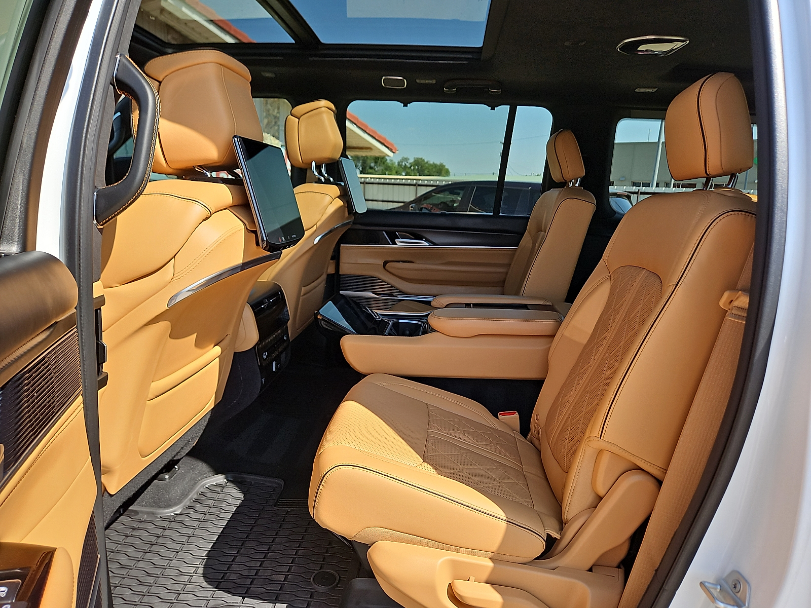 2025 Jeep Grand Wagoneer Series III Obsidian 4x4 - 11