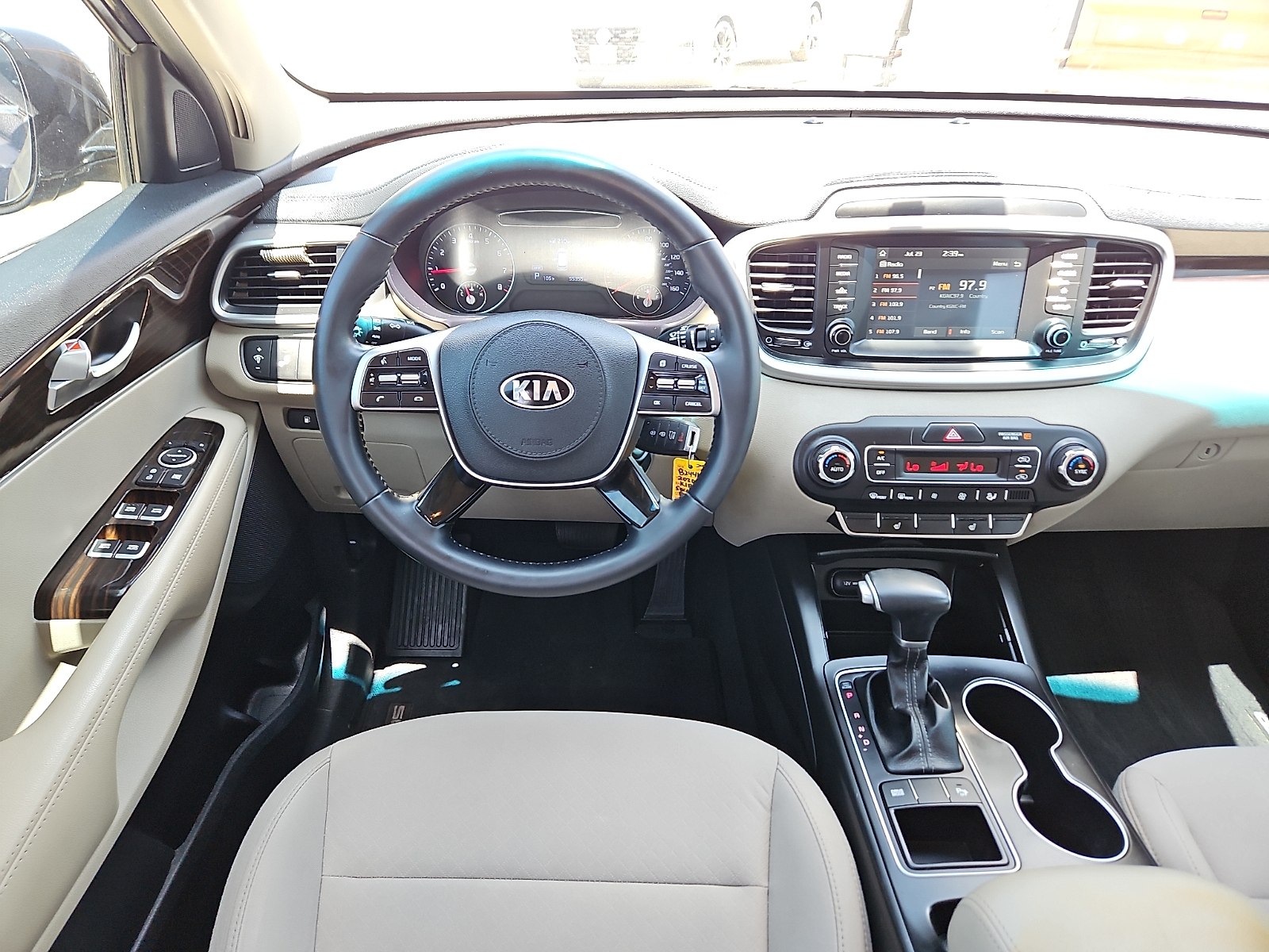 2020 Kia Sorento 2.4L LX - 6