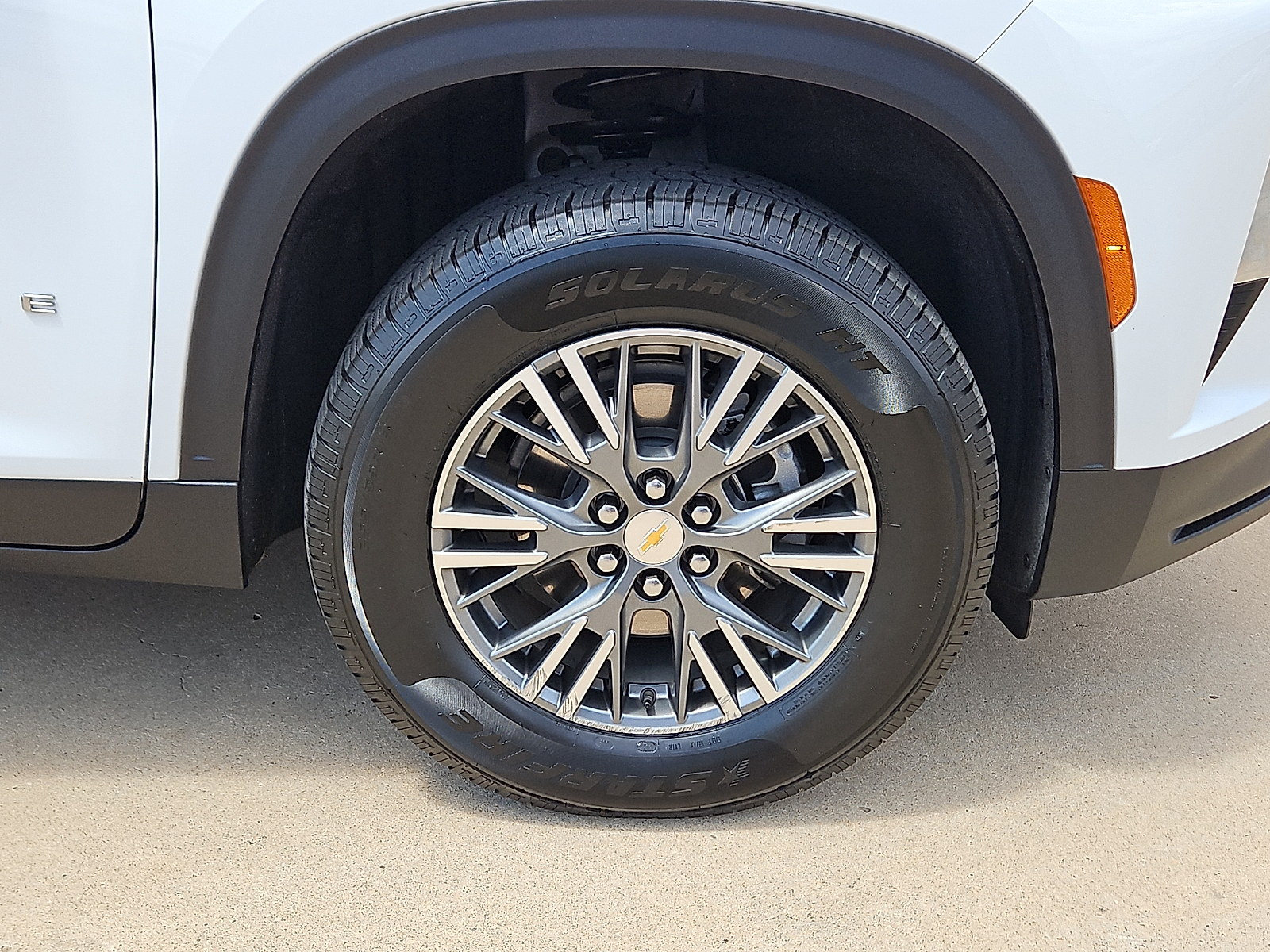 2025 Chevrolet Traverse FWD LT - 4