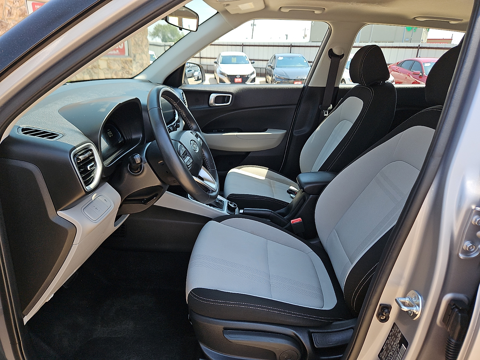 2025 Hyundai Venue SEL - 8