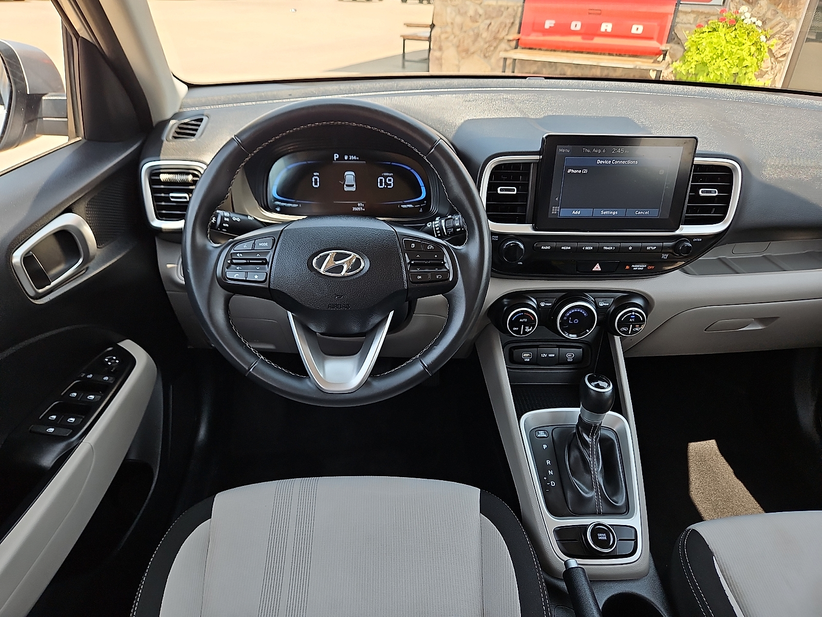 2025 Hyundai Venue SEL - 6