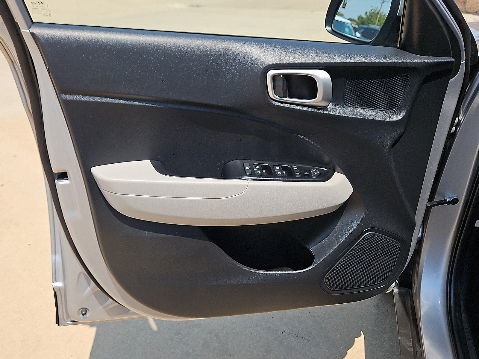 2025 Hyundai Venue SEL - 10