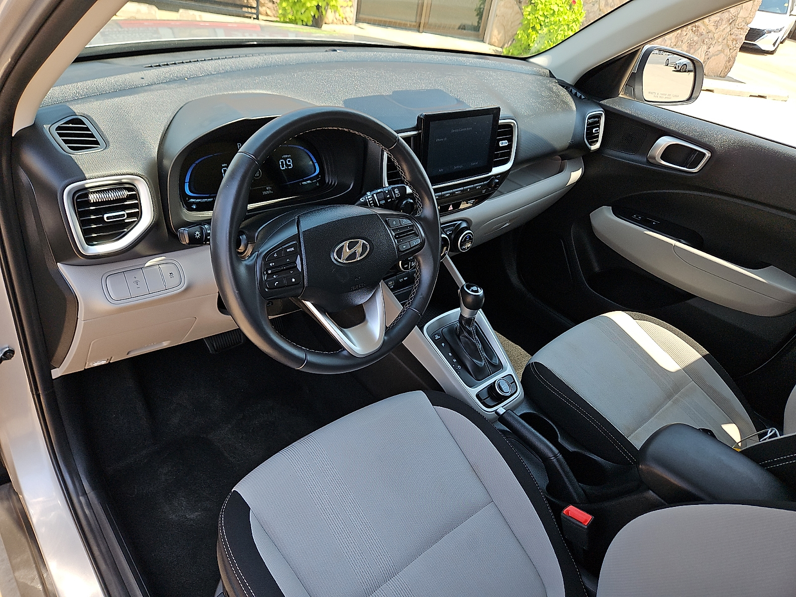 2025 Hyundai Venue SEL - 9