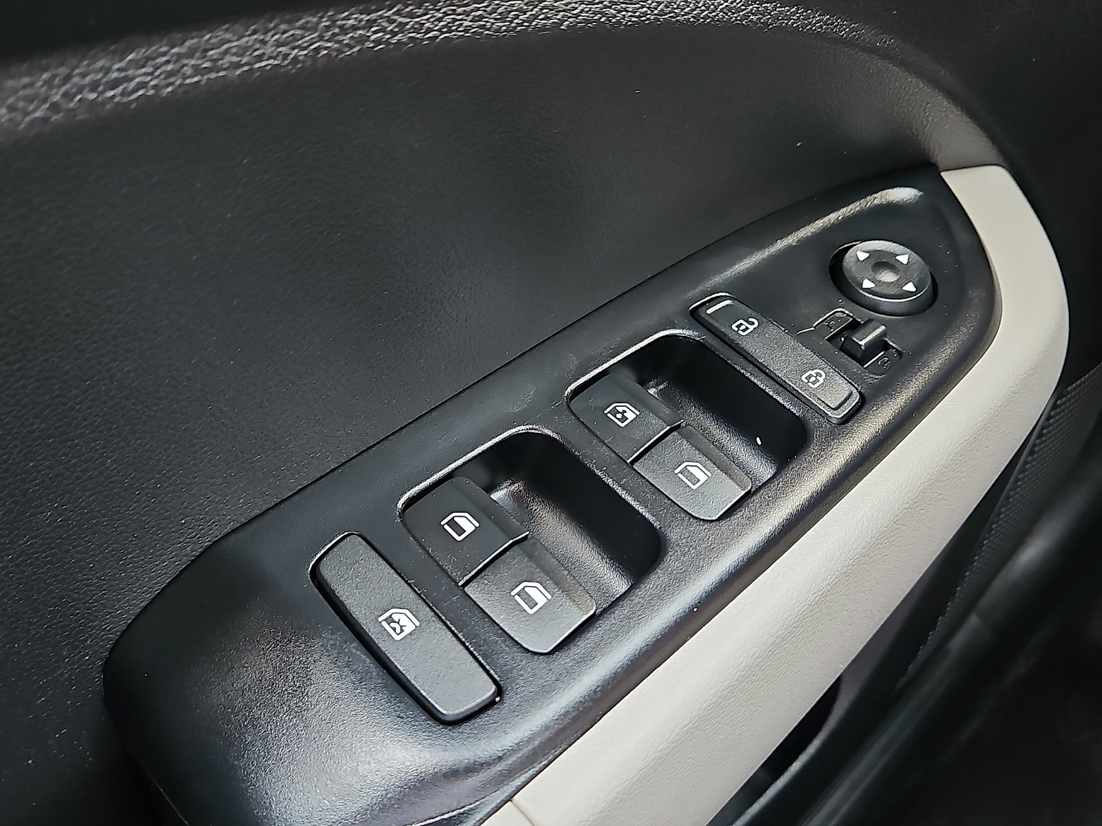 2025 Hyundai Venue SEL - 11