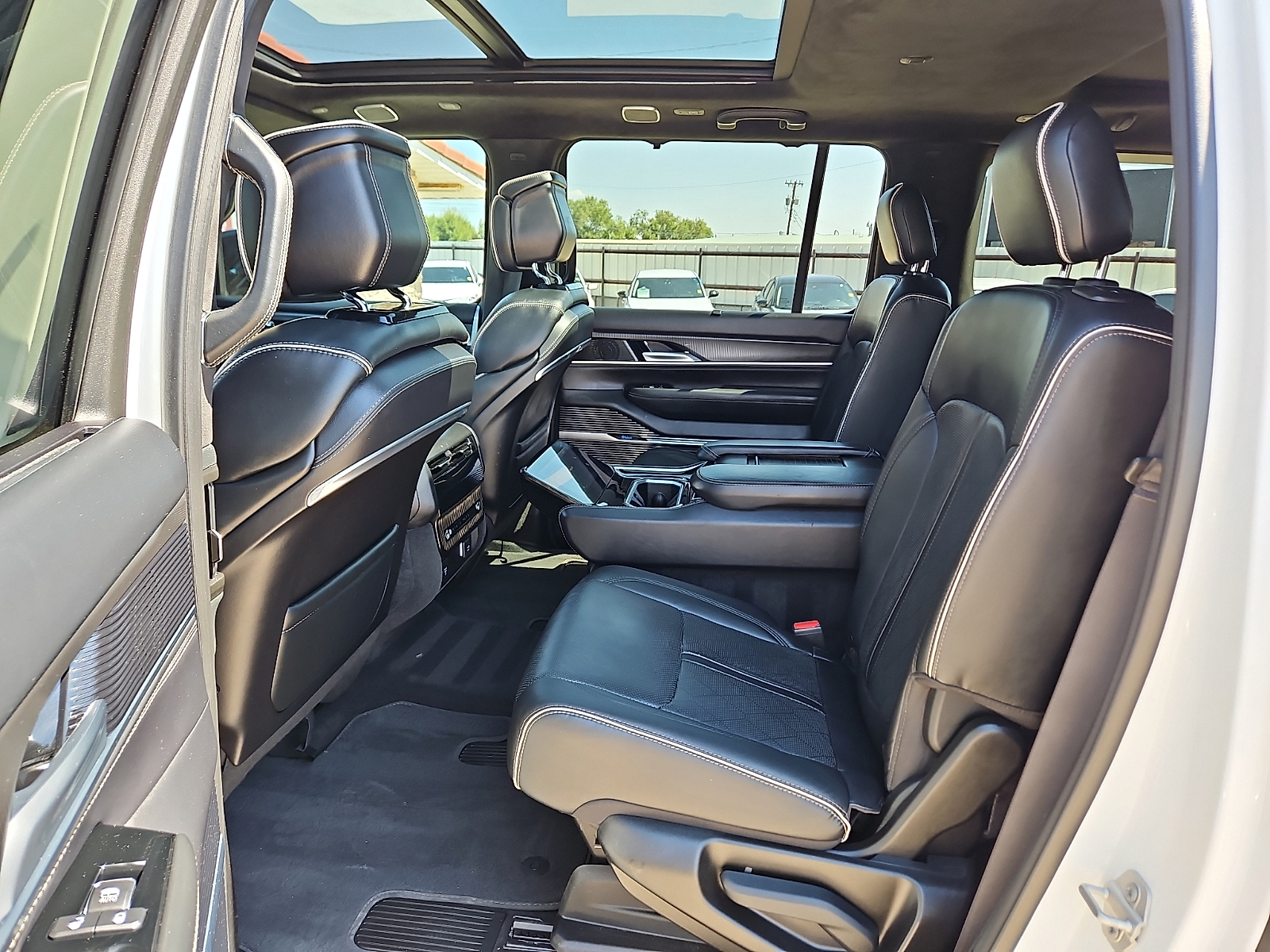 2024 Jeep Grand Wagoneer L Series II 4x4 - 8