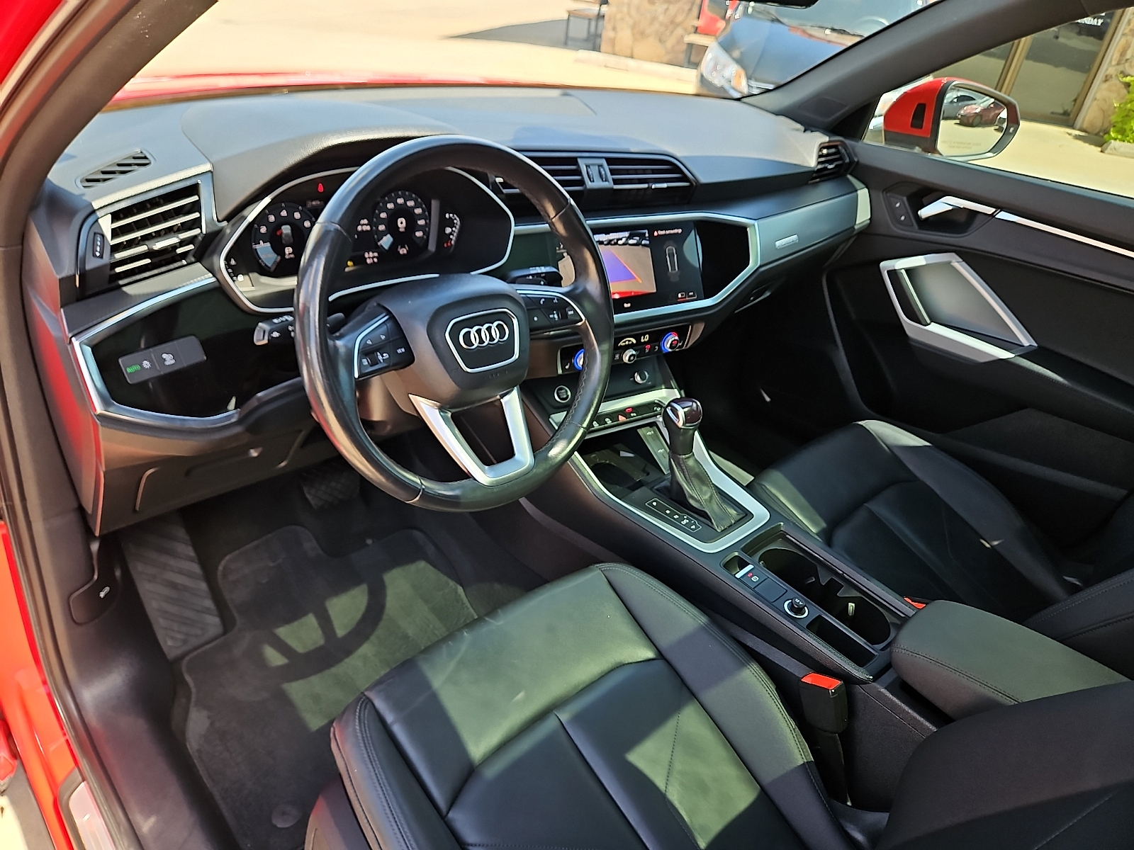 2024 Audi Q3 Premium 45 TFSI S line quattro Tiptronic - 11