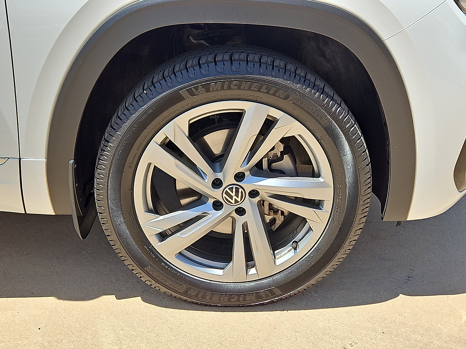 2020 Volkswagen Atlas Cross Sport 3.6L V6 SEL R-Line - 4
