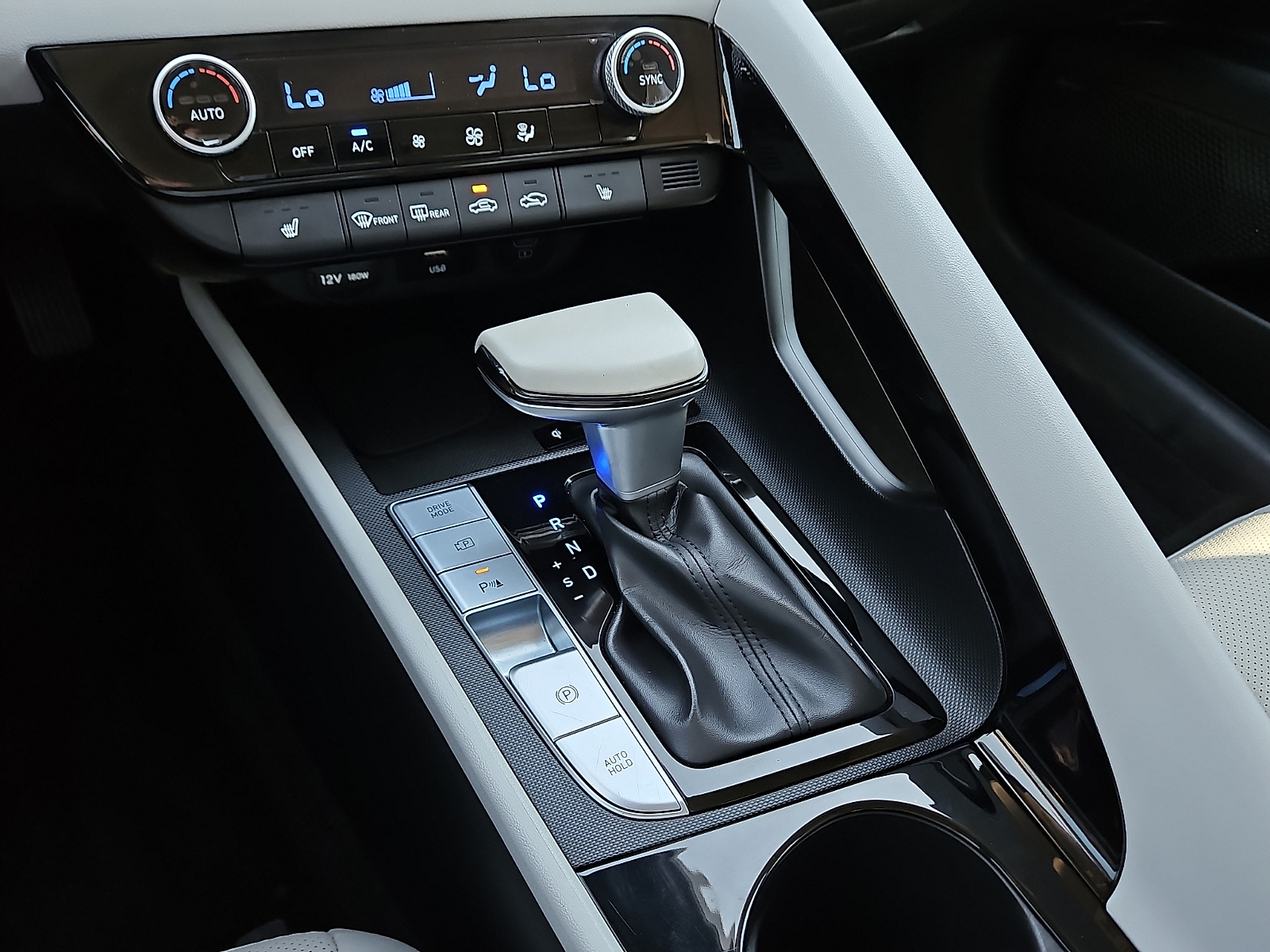 2024 Hyundai Elantra photo 14 of 20