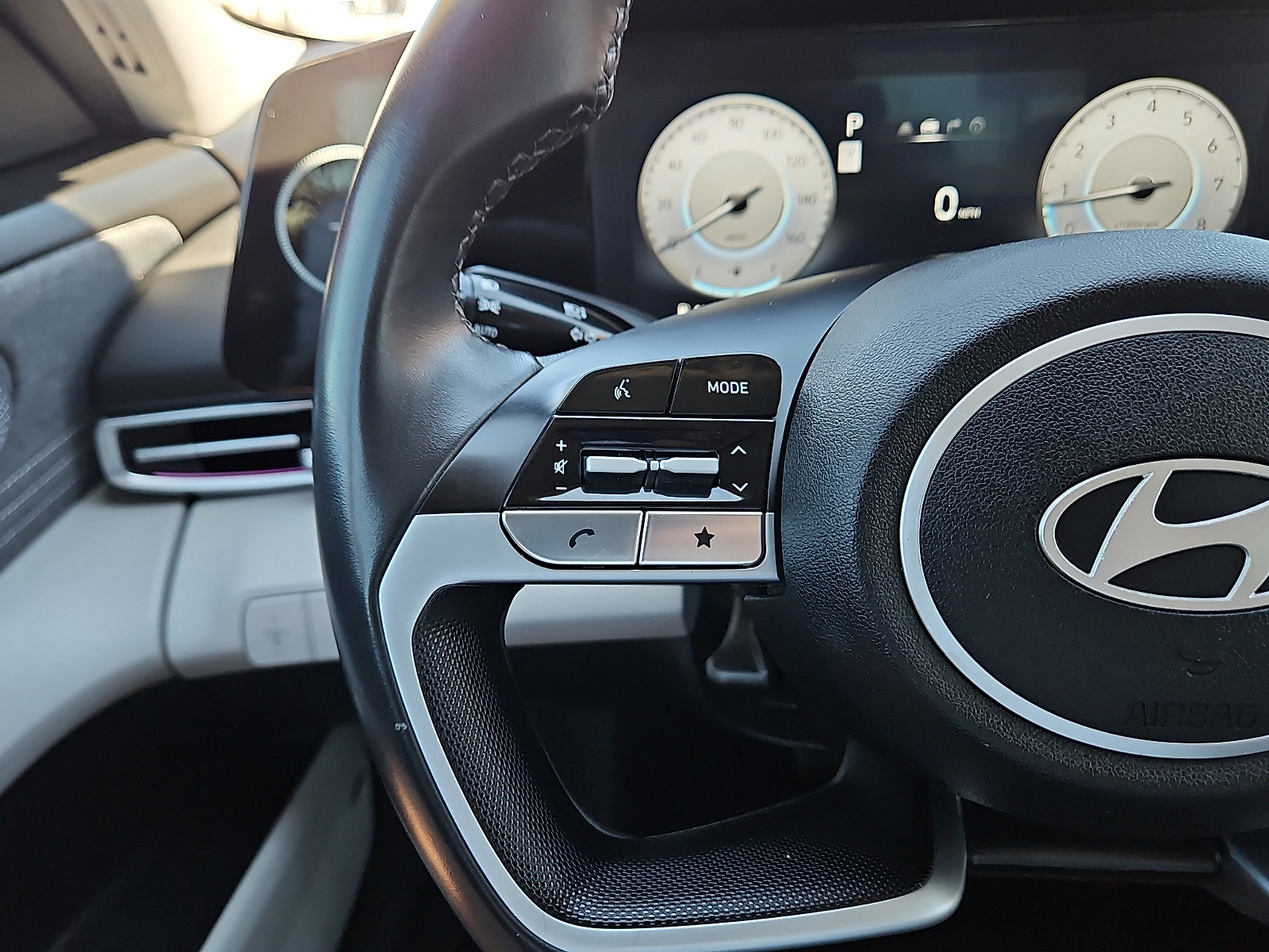 2024 Hyundai Elantra photo 17 of 20
