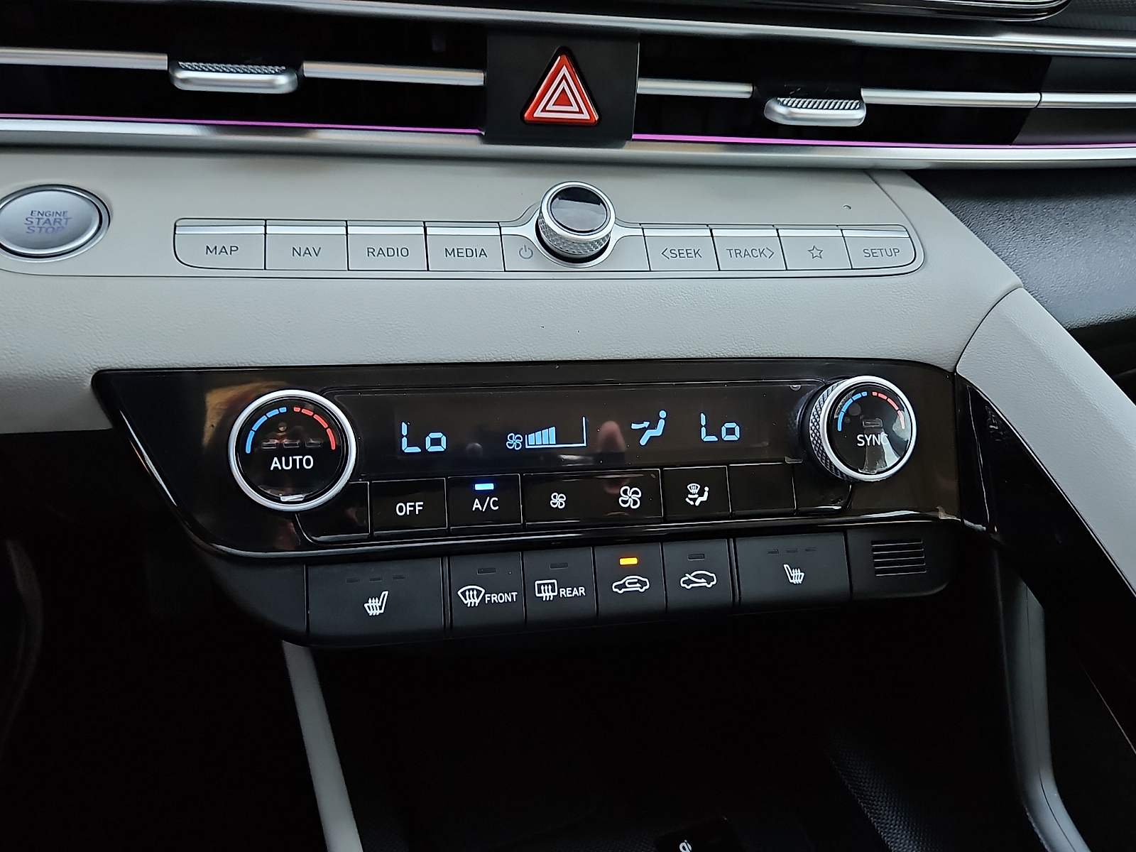 2024 Hyundai Elantra photo 15 of 20