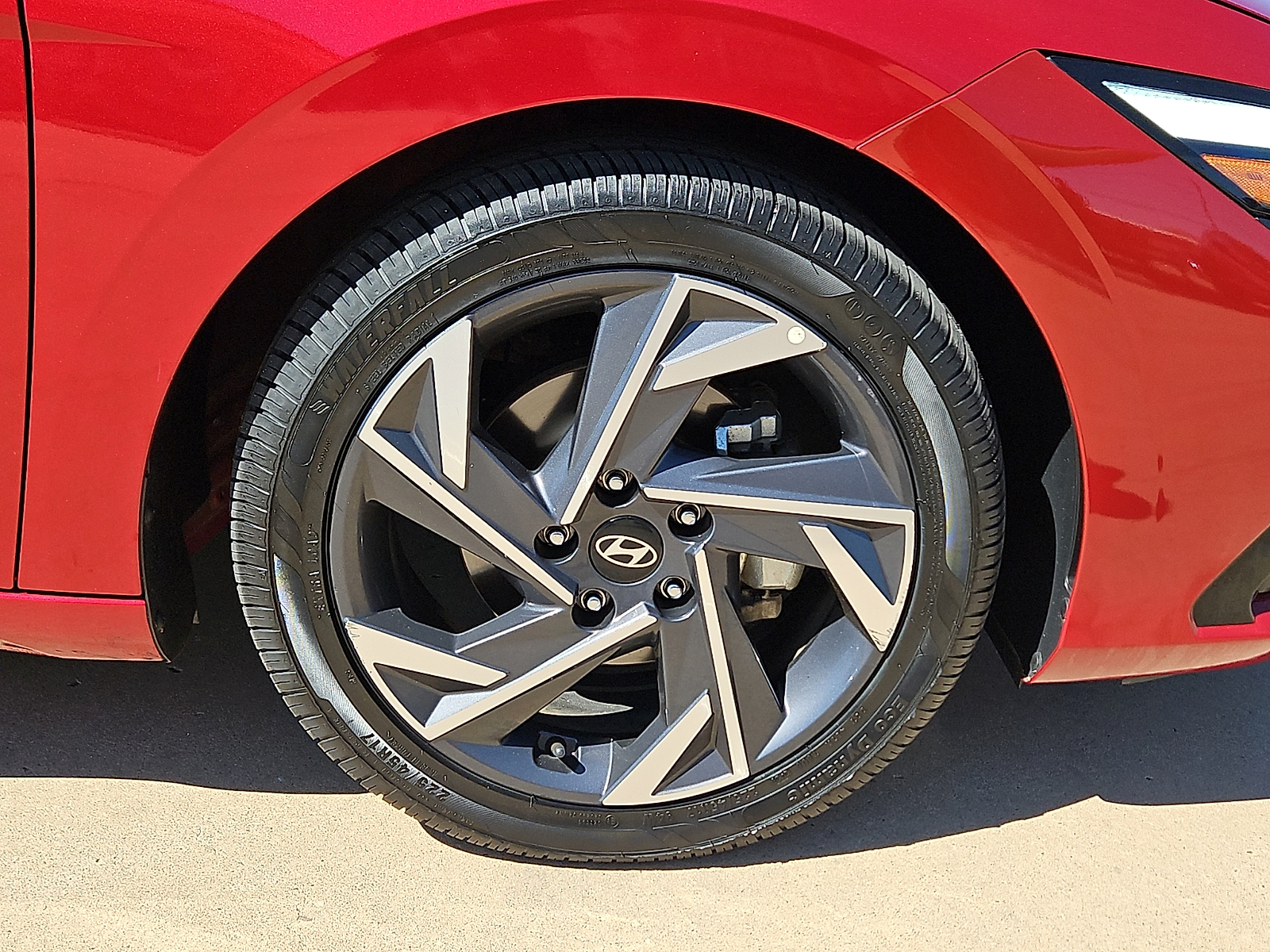 2024 Hyundai Elantra photo 5 of 20