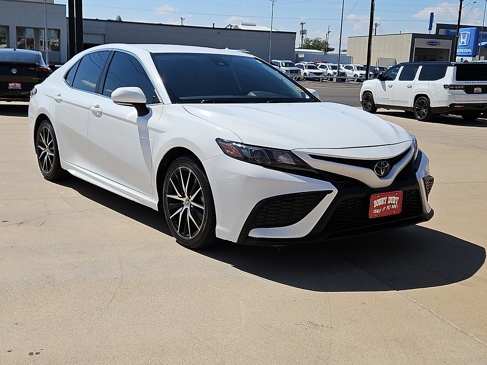 2022 Toyota Camry SE White at Bobby Duby Motors