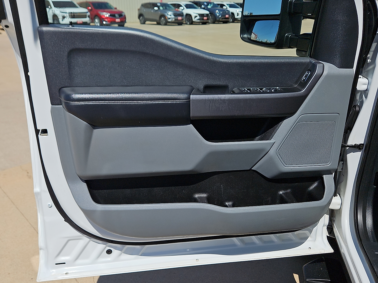 2025 Ford F-250 XLT Oxford White at Bobby Duby Motors