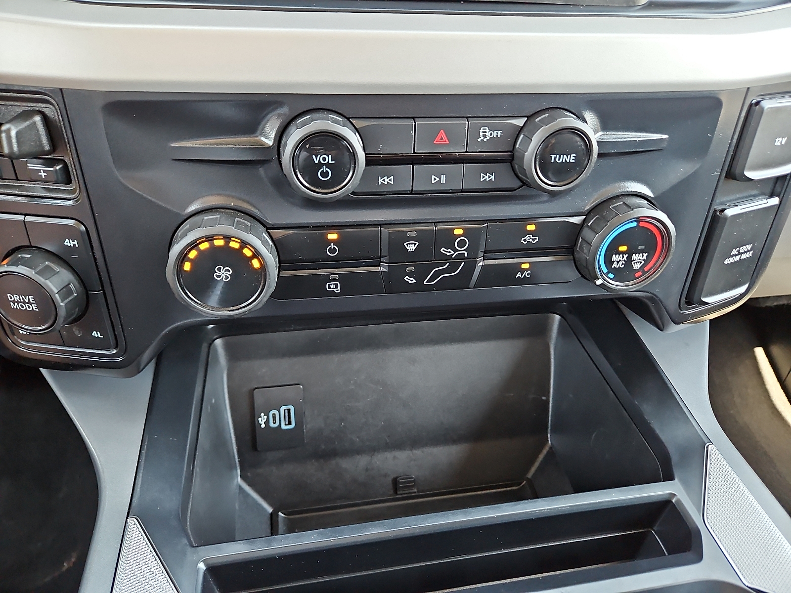 2025 Ford F-250 XLT Oxford White at Bobby Duby Motors
