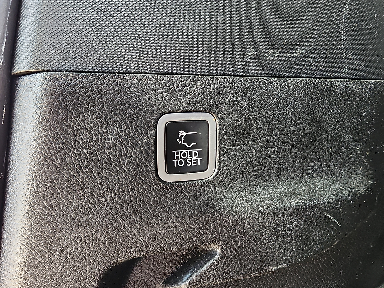 2024 Jeep Wagoneer L photo 8 of 20