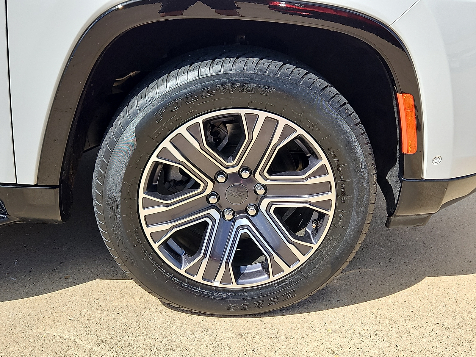 2024 Jeep Wagoneer L photo 5 of 20