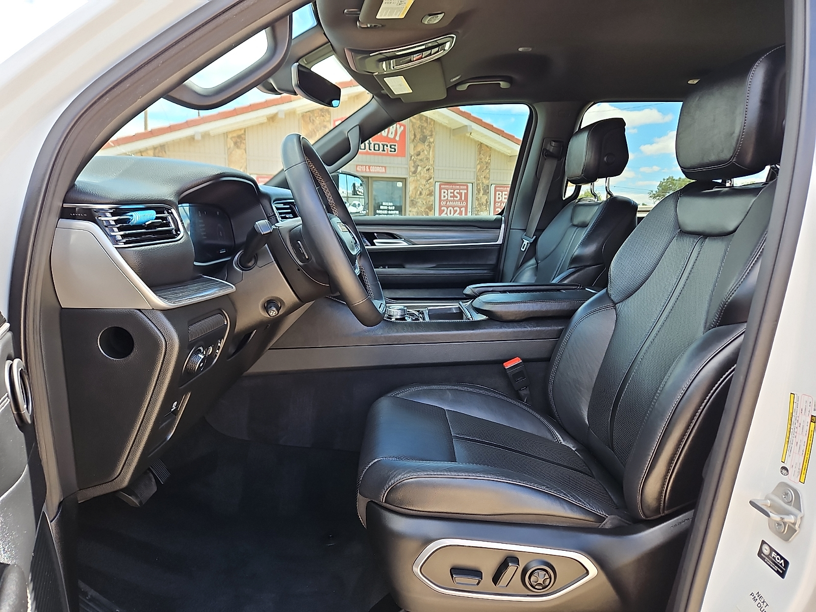2024 Jeep Wagoneer L photo 12 of 20