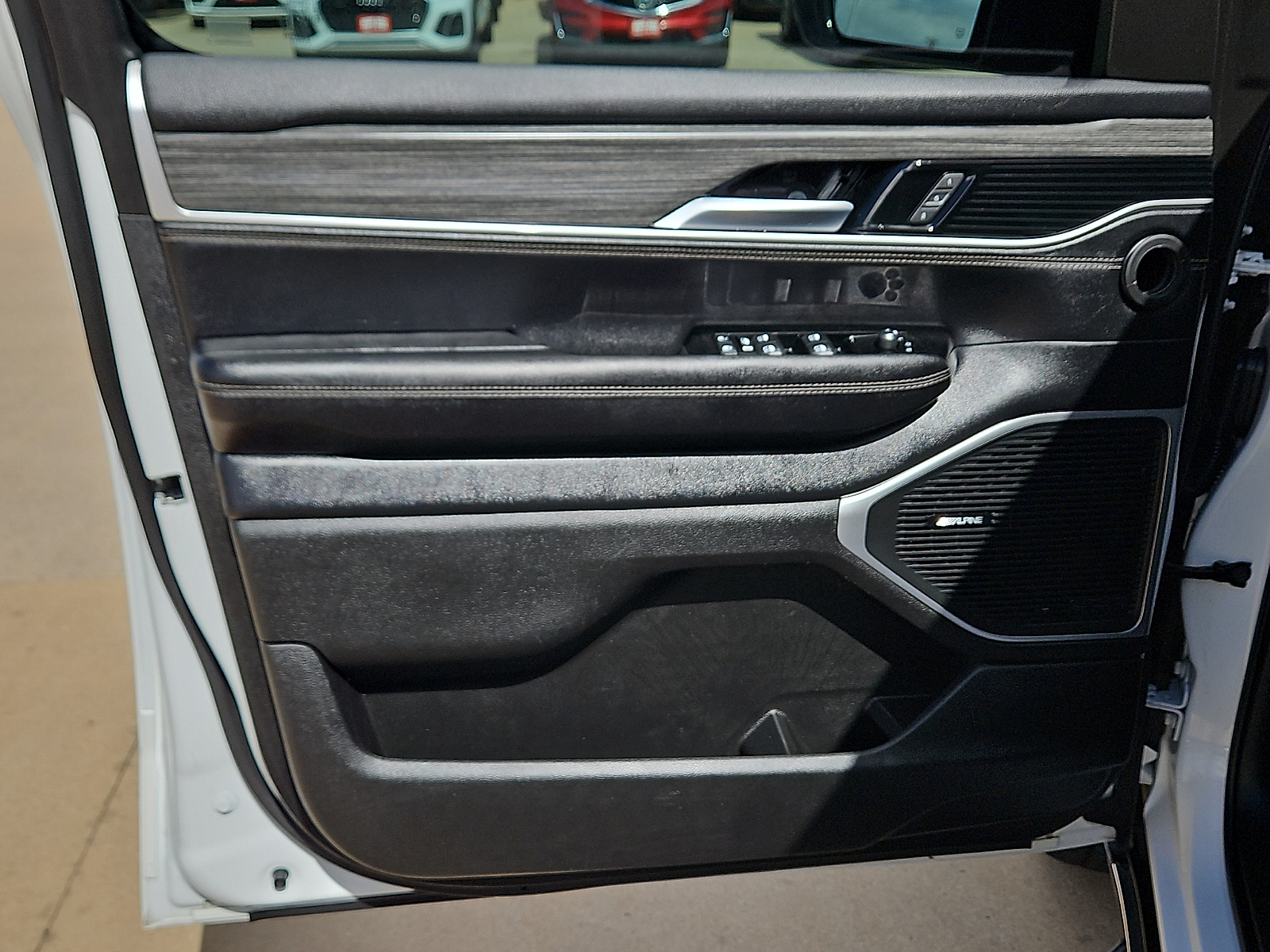 2024 Jeep Wagoneer L photo 14 of 20