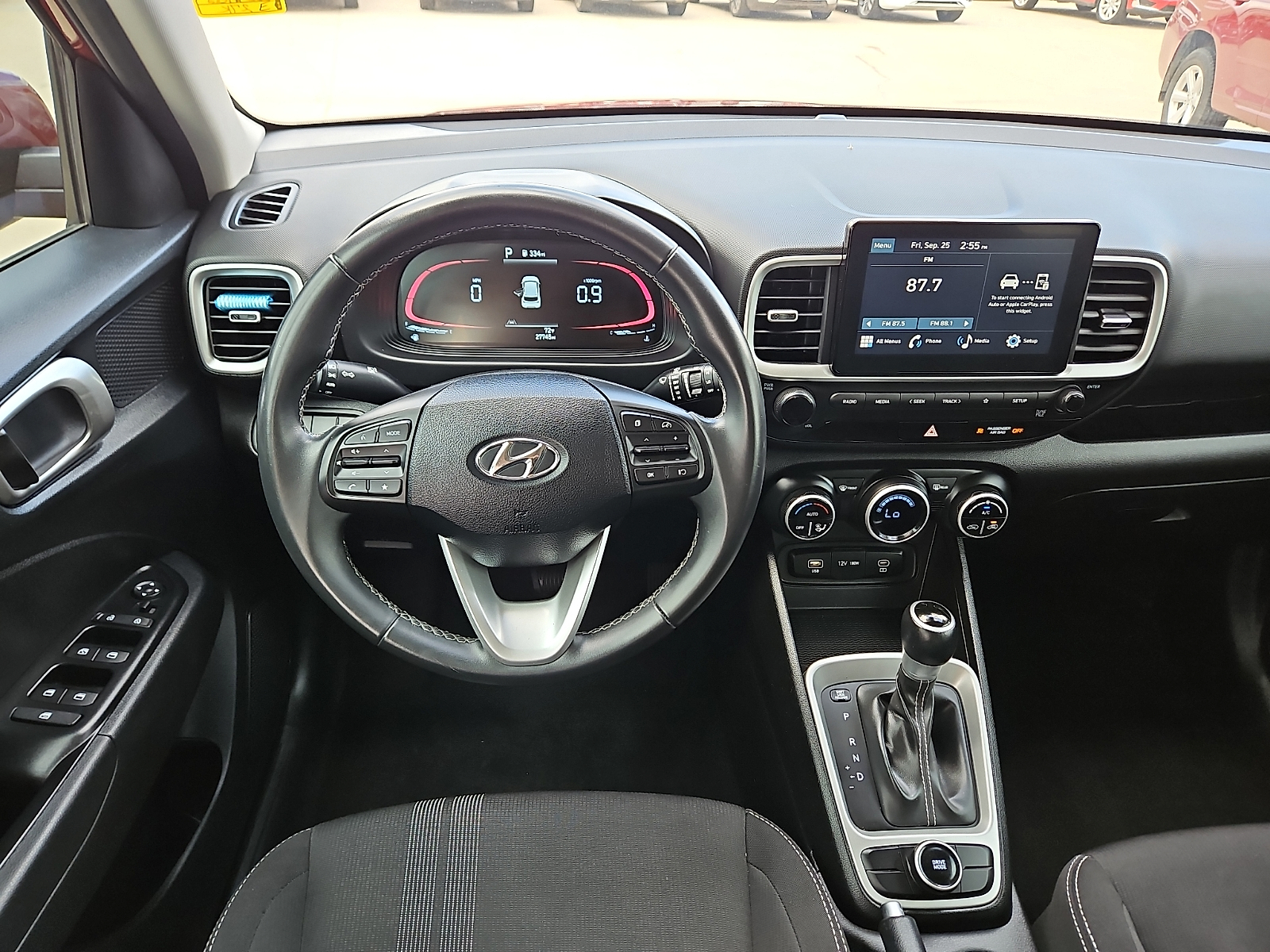 2025 Hyundai Venue photo 7 of 20